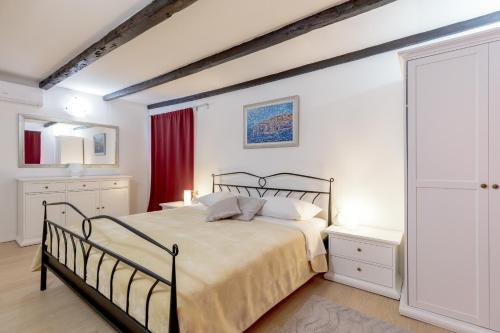 Villa with Sea View image 7