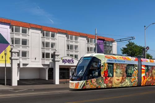 Spark by Hilton Kansas City Plaza Streetcar, Kansas City