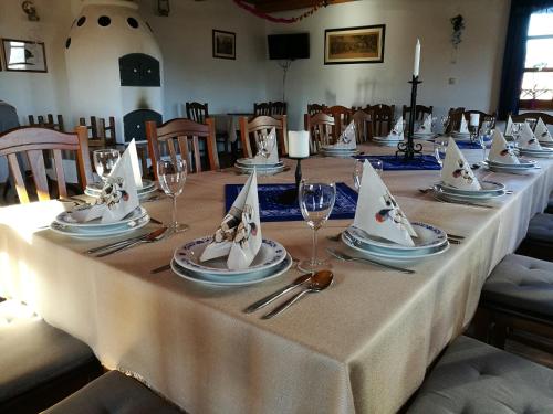 อาหารและเครื่องดื่ม, Madarász Vendégház (Madarasz Vendeghaz) in นยูล