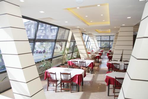 Restaurant, Shirak Hotel in Yerevan