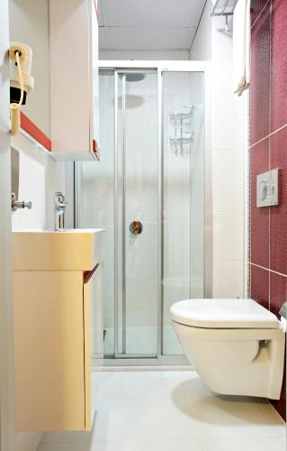 Endglory Hotel - image 14