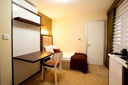 Endglory Hotel - image 2