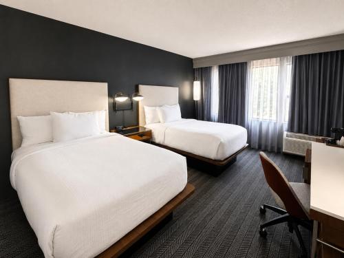 Courtyard by Marriott Houston Hobby Airport in South Houston