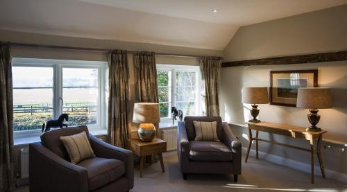 Cowdray Lodge - main image