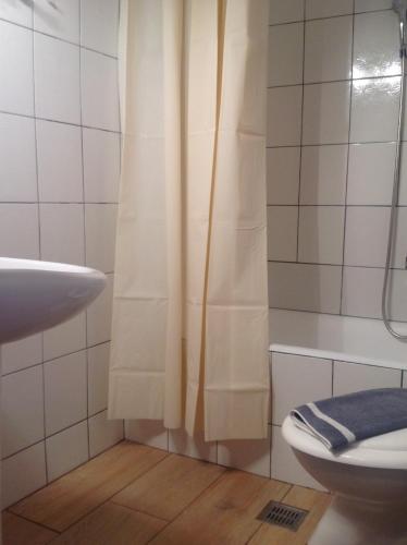 Three-Bedroom Apartment (5-7 adults) image 10