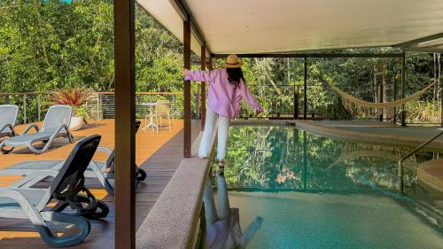 شرفة/ تراس, تشامبرز وايلد لايف رينفوريست لودجيز (Chambers Wildlife Rainforest Lodges) in Lake Eacham