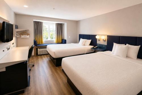 2 queen beds