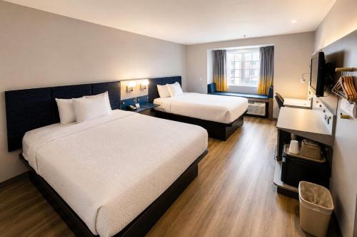 2 queen beds