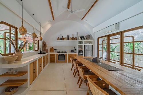Philou - 6BR Chic Villa With 3 Pools Walk to the Beach! - image 4