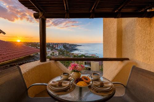 Ocean View 2BR Condo with Beach Access in Cabo