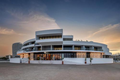 Marina Baie des Anges Hôtel, Curio Collection By Hilton