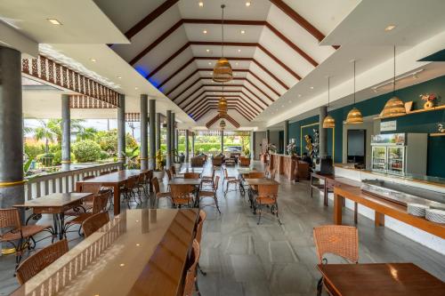 Restaurant, Phuket La Siesta, Naiharn Beach  in Nai Harn Beach