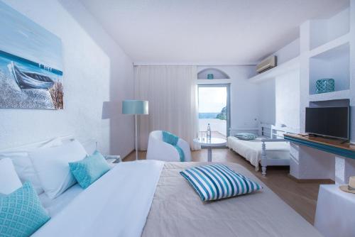 Istron Bay Hotel - image 8