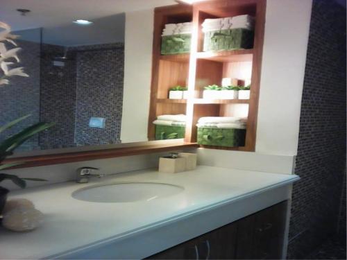 Bathroom, Sorrel Residences Condo Apartment by Fe near San Juan Medical Center