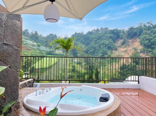 Zatura Dome Glamping in Cisarua