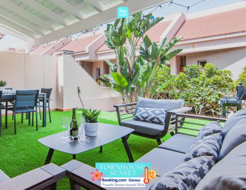 Townhouse Sunset - Pool area, chill out terrace and BBQ
