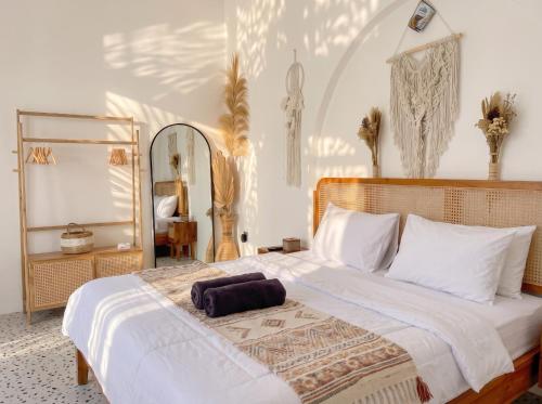 Hanara Bohemian Villa in Cisarua
