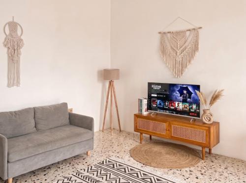 Hanara Bohemian Villa in Cisarua