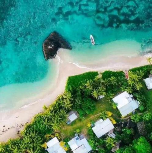 Family retreat oasis in Wayasewa Island