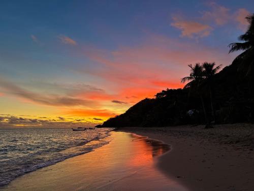 Family retreat oasis in Wayasewa Island