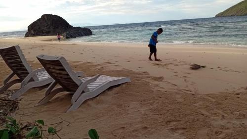 Family retreat oasis in Wayasewa Island