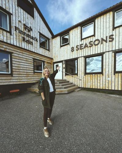 Зовнішній вигляд готелю, 8 Seasons Hotel in Varangerbotn