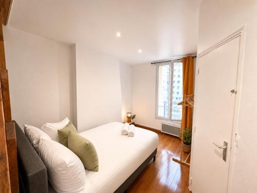 1BR Flat with Mezzanine Near Eiffel Tower & Metro - image 4