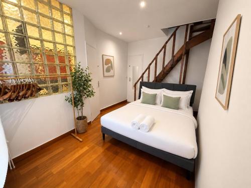1BR Flat with Mezzanine Near Eiffel Tower & Metro - image 5