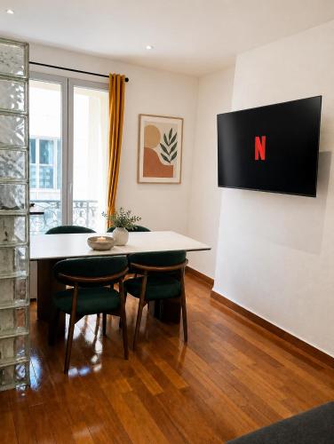 1BR Flat with Mezzanine Near Eiffel Tower & Metro - image 2