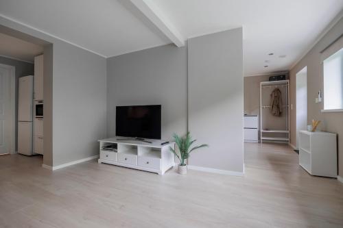 Bright Loddefjord apartment with Lyderhorn views in Olsvik