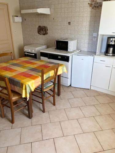virtuve, Charmante maison à Cemboing, 700 m² (Charmante maison a Cemboing, 700 m²) in Raincourt