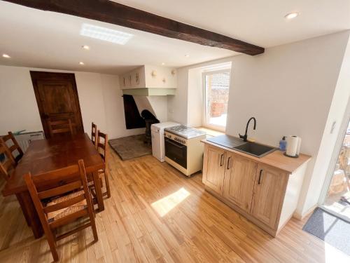 Konyha, Maison conviviale avec jardin à Saint-Alban-d'Ay - 65 m² (Maison conviviale avec jardin a Saint-Alban-d'Ay - 65 m²) in Saint-Alban-d'Ay