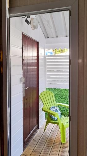 Bungalow charmant a Bouillante avec terrasse privee in Bouillante