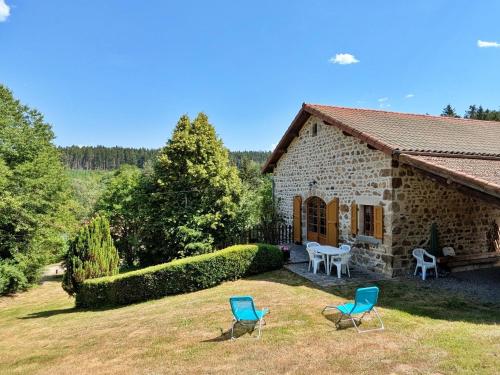 . Grande maison en pierres avec jardin, proche d'un bourg médiéval, animaux acceptés - FR-1-582-161
