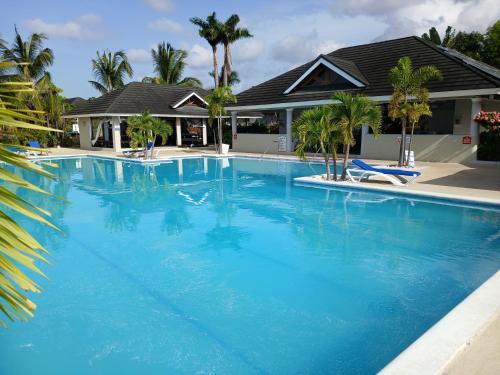 Bassein, Serene Family-friendly Home With Pool & Gym in Plantation Village