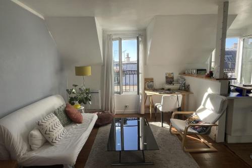 Appartement deux chambres avec balcon Paris 9e