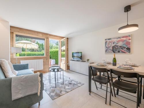 Appartement moderne avec terrasse et jardin privatif à Chamonix - Parking inclus - FR-1-343-267
