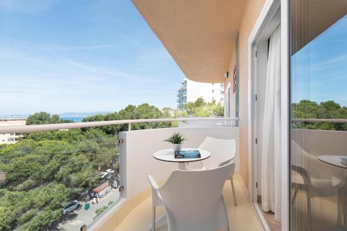 Zimmer mit 2 einzelbetten, premium, seitlicher meerblick, balkon