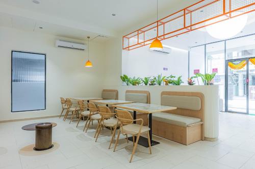 Restaurant, Casa Hotel Hitech City in Hyderabad