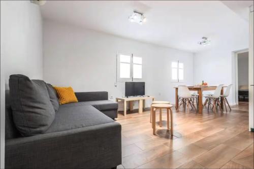 Home2Book Bright Apartment in Seville