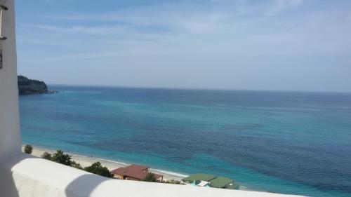 Deluxe Triple Room with Balcony and Sea View image 8
