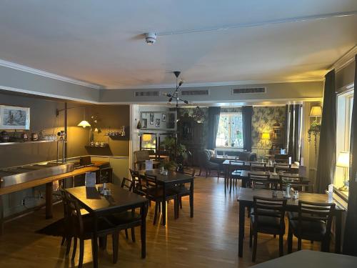 Restoran, Lokatten Wärdshus (Lokatten Wardshus) in Los