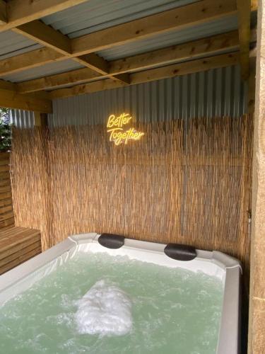 Cosy Couples' Retreat in 伊尼索溫
