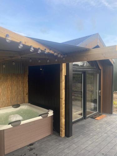 Cosy Couples' Retreat in 伊尼索溫