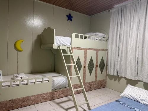 Spacious House with wide Parking Area and Lawn at Damosa Lanang, Davao (foto 10)