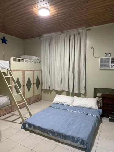 Spacious House with wide Parking Area and Lawn at Damosa Lanang, Davao (foto 6)