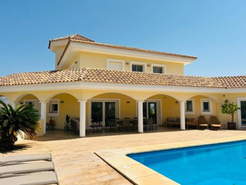 Luxurious villa in the sun