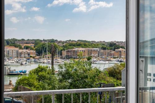 The Quarterdeck with river views in Cowes Medina