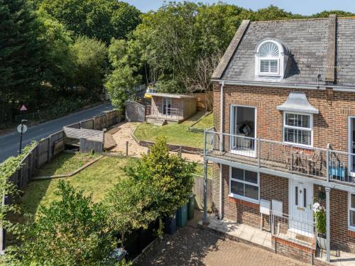 The Quarterdeck with river views in Cowes Medina