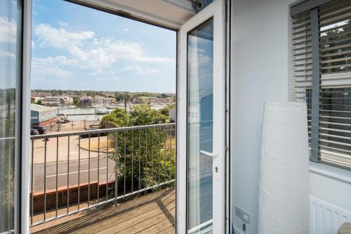 The Quarterdeck with river views in Cowes Medina